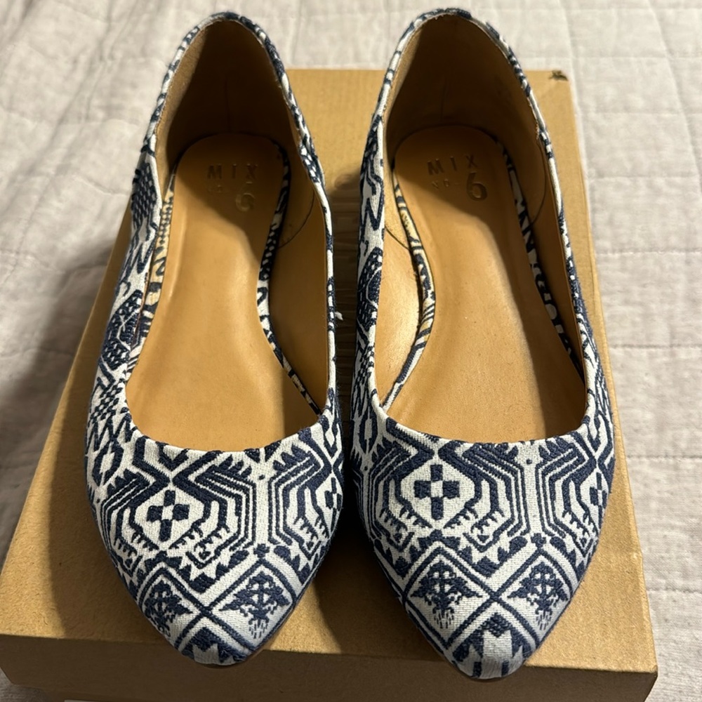 Mix No. 6 Vantage Blue Printed Ballet Cloth Flat size 8